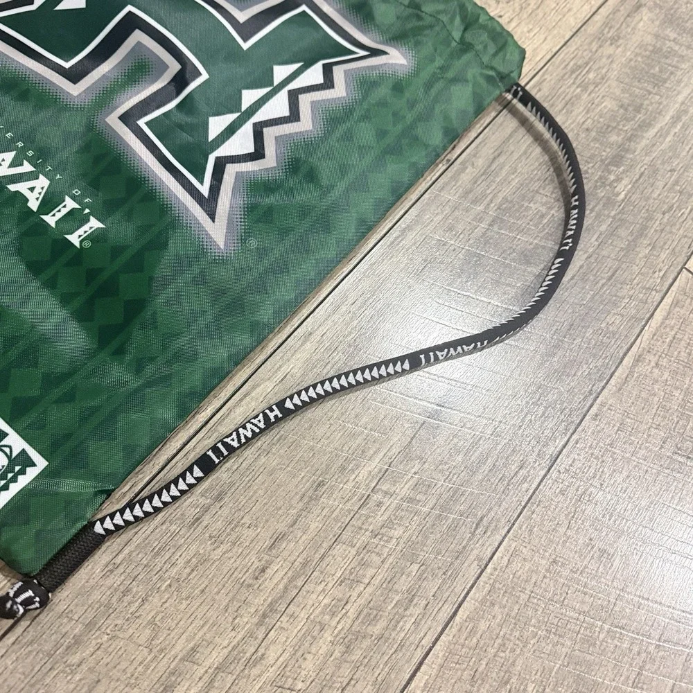 University of Hawaii Warriors Athletics Drawstring Backpack Bag Green Zip Pocket